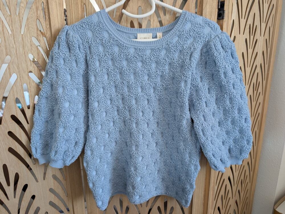 Cyrus Placid Blue Raised Geometric Diamond Knit Puff Sleeve Sweater Small EUC